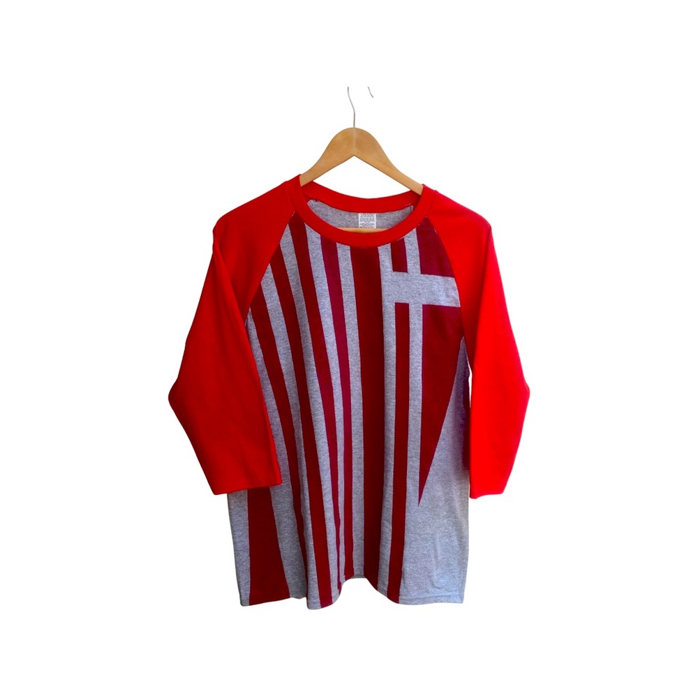 Gildan Men’s Baseball T, size M.